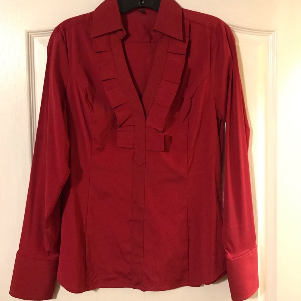 Express ruffle trim shirt w/ cute detailing small.